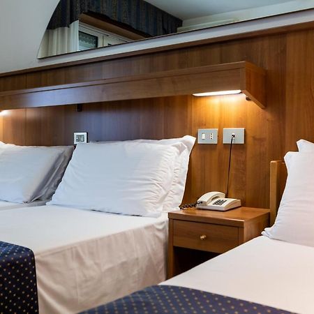 Hotel Vina De Mar Lignano Sabbiadoro Bagian luar foto