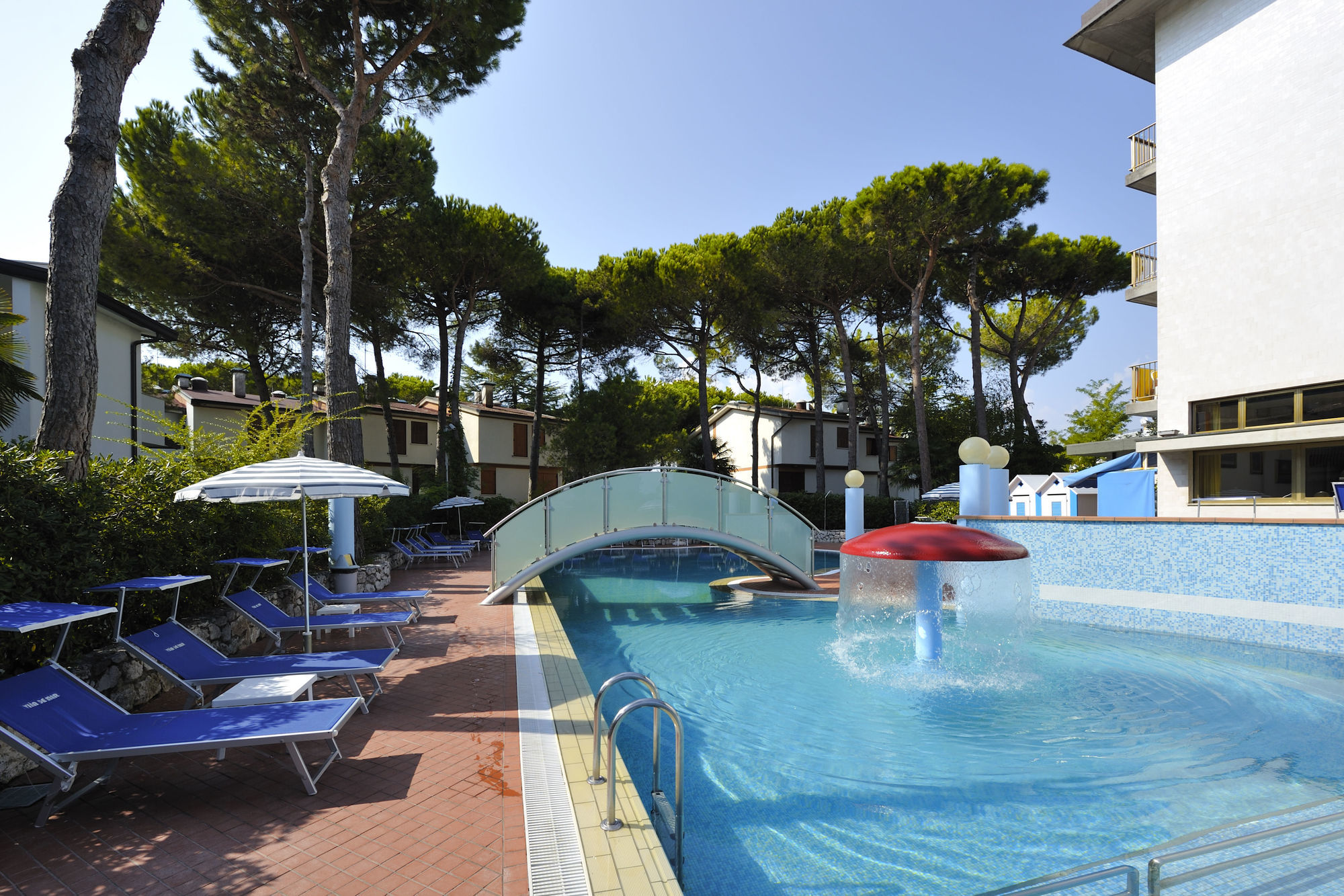 Hotel Vina De Mar Lignano Sabbiadoro Bagian luar foto