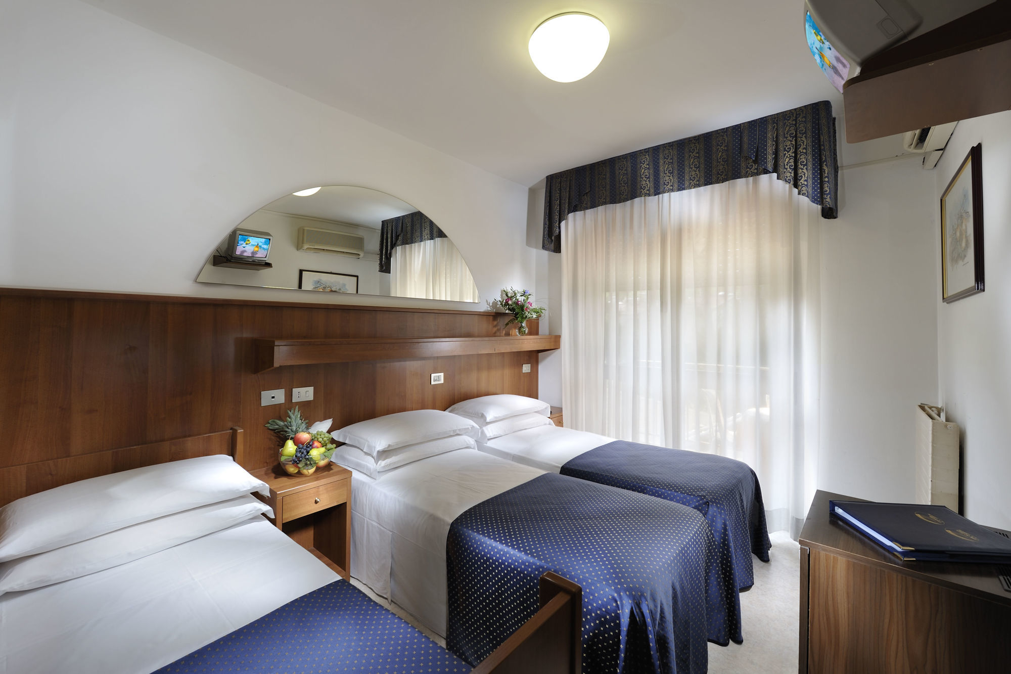 Hotel Vina De Mar Lignano Sabbiadoro Bagian luar foto