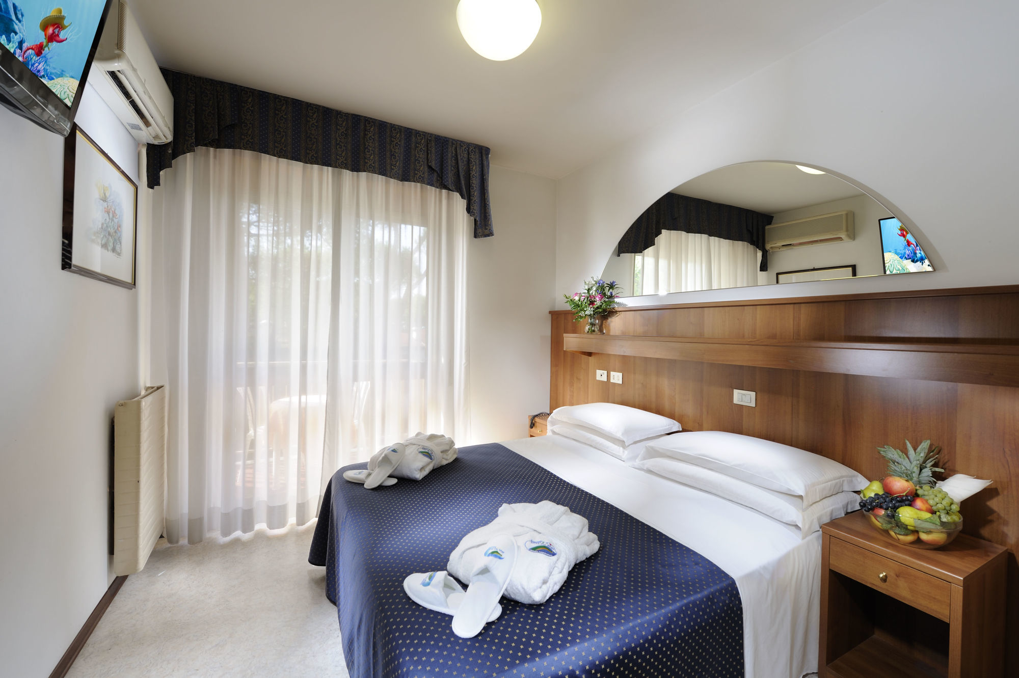 Hotel Vina De Mar Lignano Sabbiadoro Bagian luar foto