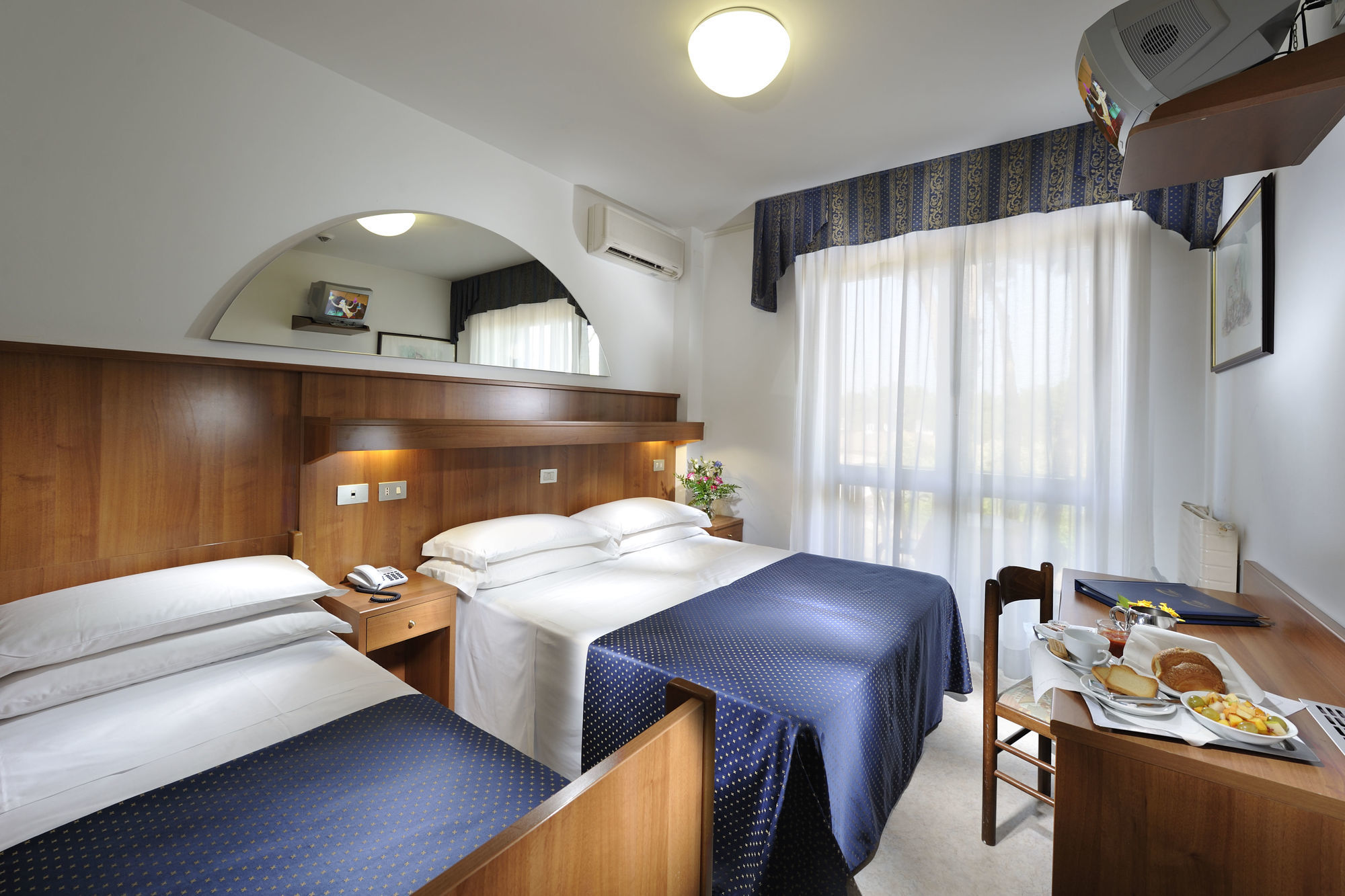 Hotel Vina De Mar Lignano Sabbiadoro Bagian luar foto