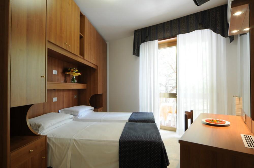 Hotel Vina De Mar Lignano Sabbiadoro Bagian luar foto