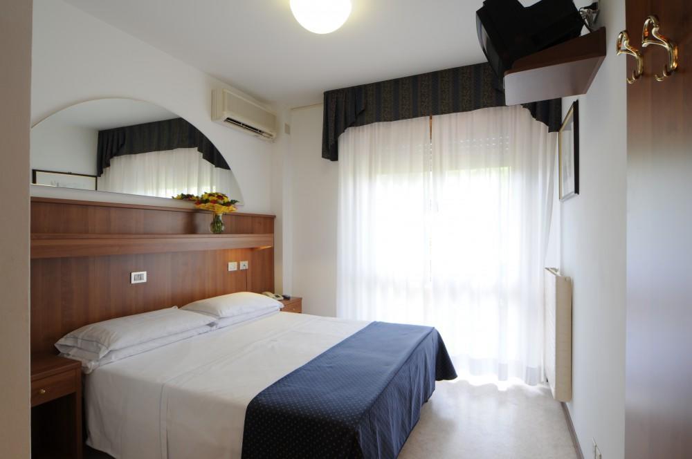 Hotel Vina De Mar Lignano Sabbiadoro Bagian luar foto