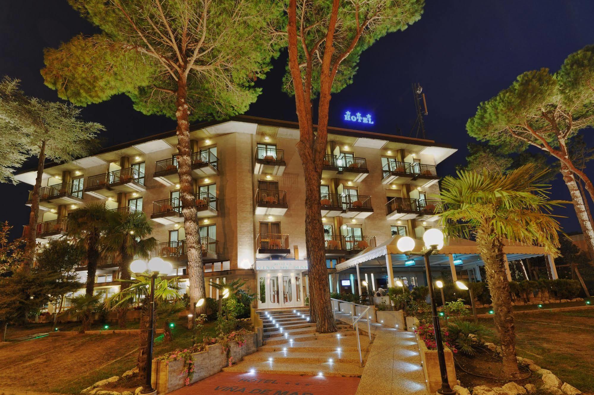 Hotel Vina De Mar Lignano Sabbiadoro Bagian luar foto