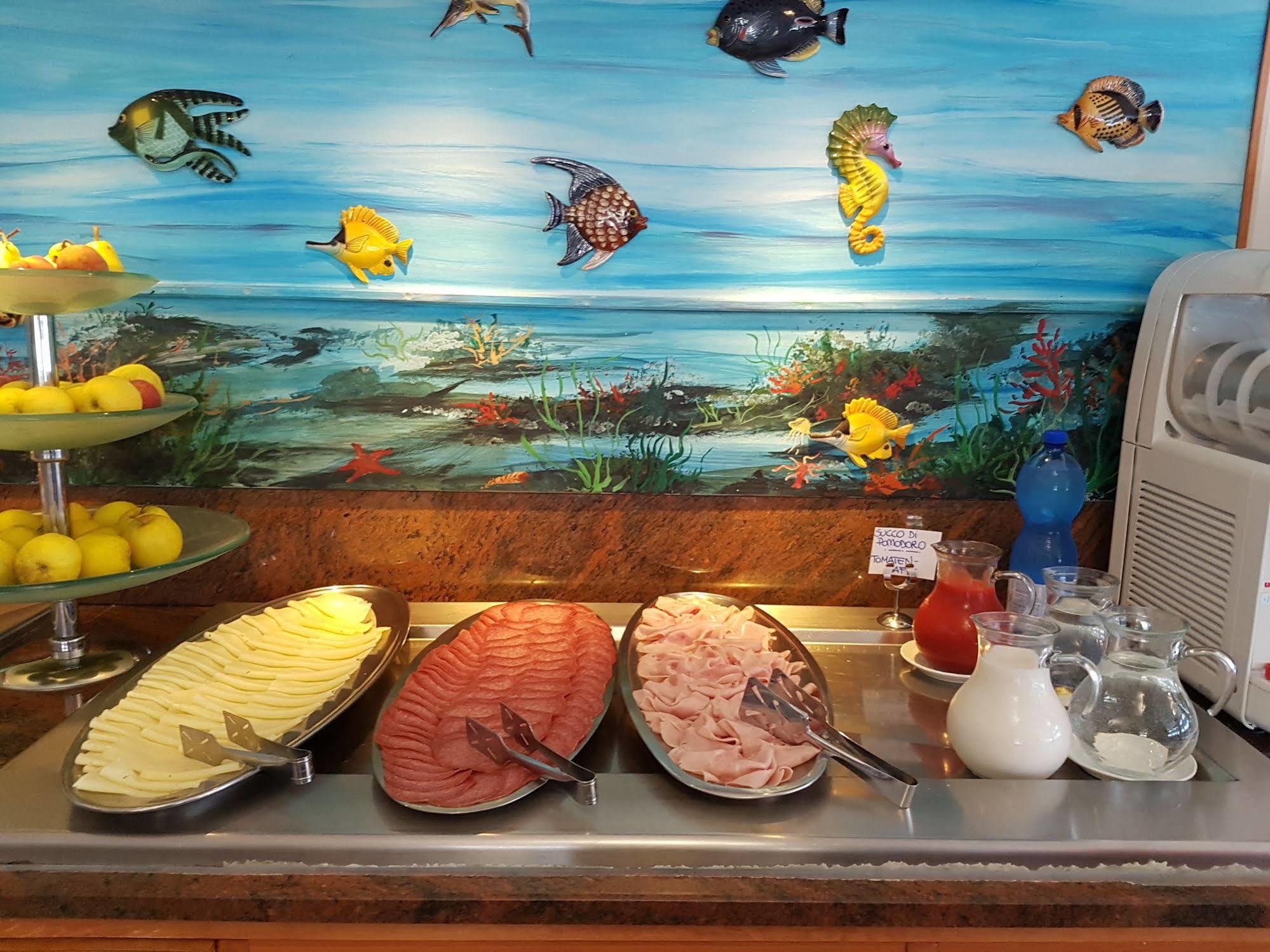 Hotel Vina De Mar Lignano Sabbiadoro Bagian luar foto