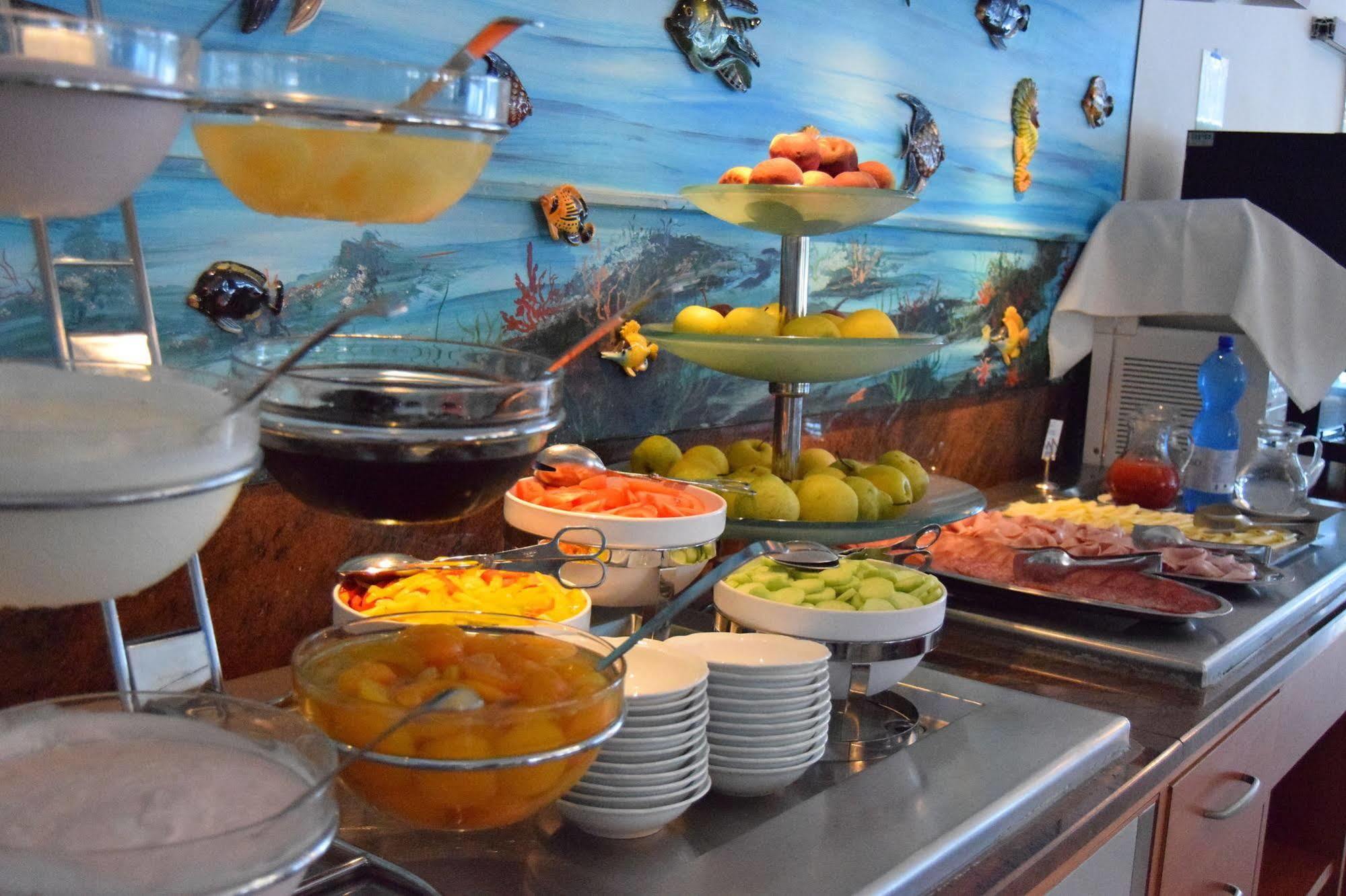 Hotel Vina De Mar Lignano Sabbiadoro Bagian luar foto