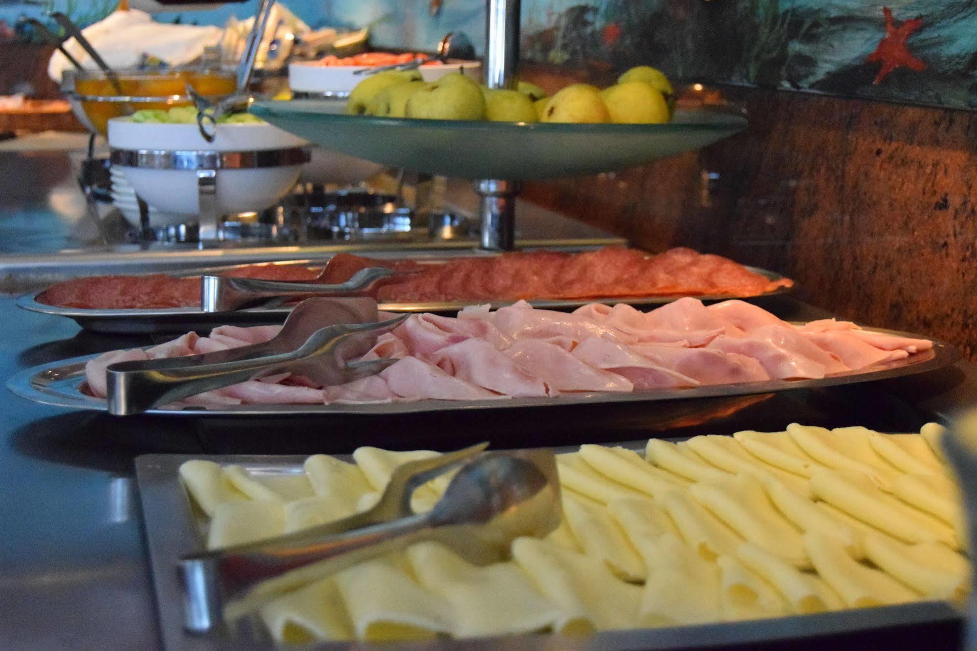 Hotel Vina De Mar Lignano Sabbiadoro Bagian luar foto