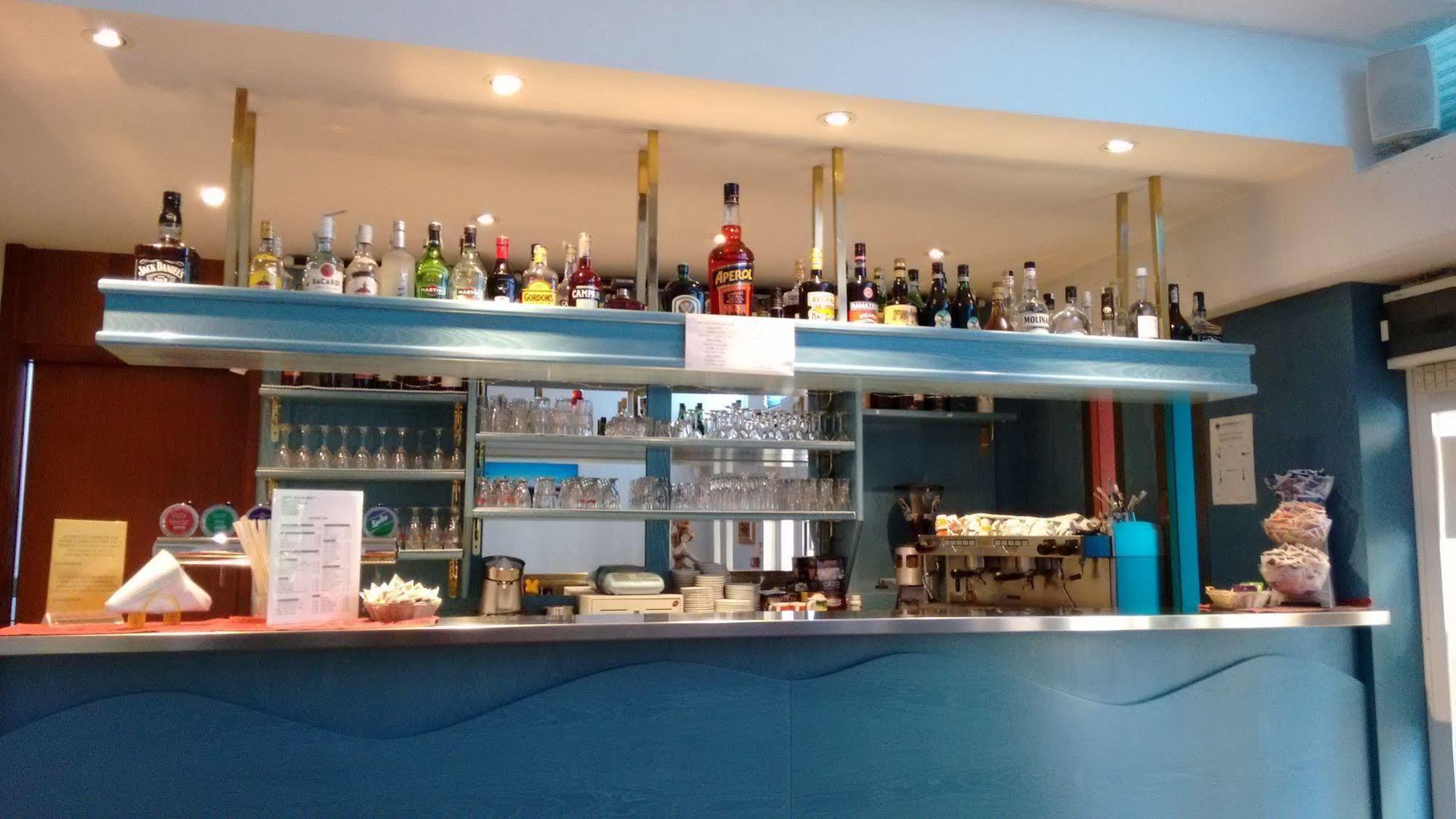 Hotel Vina De Mar Lignano Sabbiadoro Bagian luar foto
