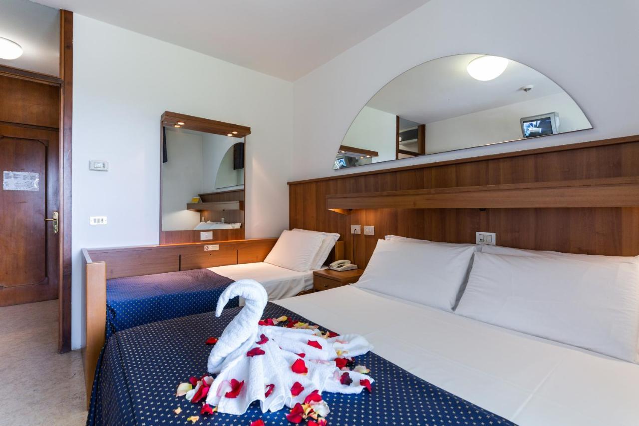 Hotel Vina De Mar Lignano Sabbiadoro Bagian luar foto