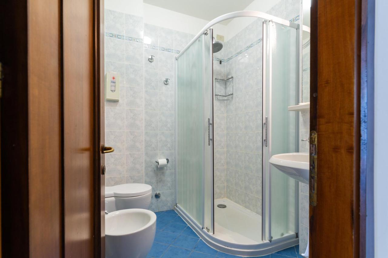 Hotel Vina De Mar Lignano Sabbiadoro Bagian luar foto