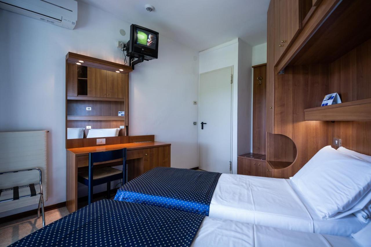 Hotel Vina De Mar Lignano Sabbiadoro Bagian luar foto