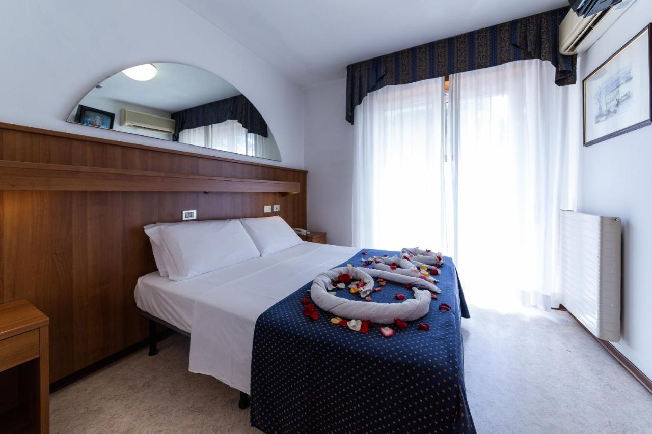 Hotel Vina De Mar Lignano Sabbiadoro Bagian luar foto